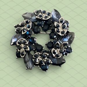 Dark Blue Wreath Brooch